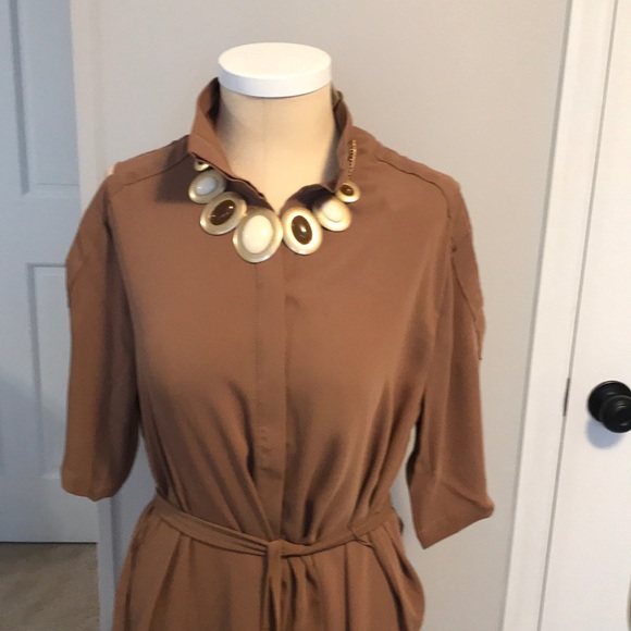 Chico’s 2 is a size 12 cold shoulder shirt. - Picture 2 of 4